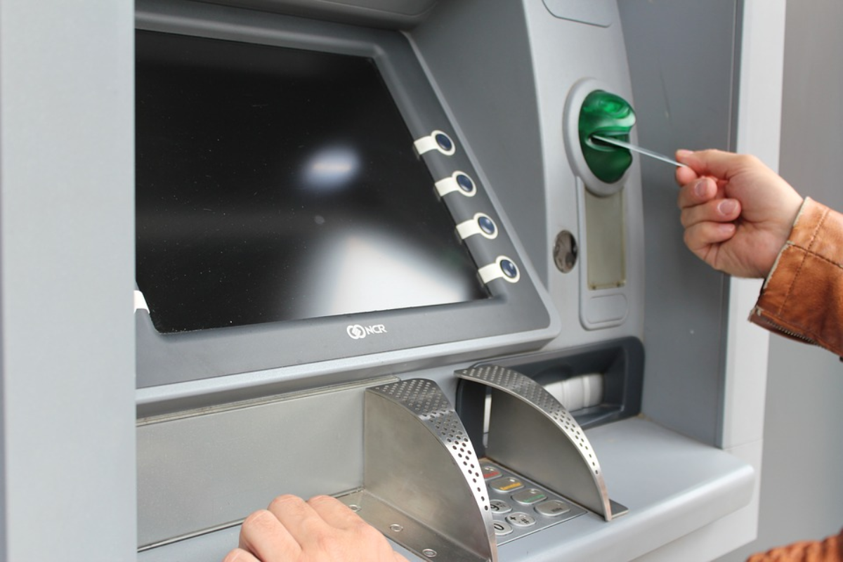 Новосибирца судят за попытку украсть из банкомата 3 миллиона рублей