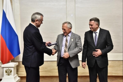 Накануне праздника губернатор Андрей Травников вручил новосибирцам награды страны и региона