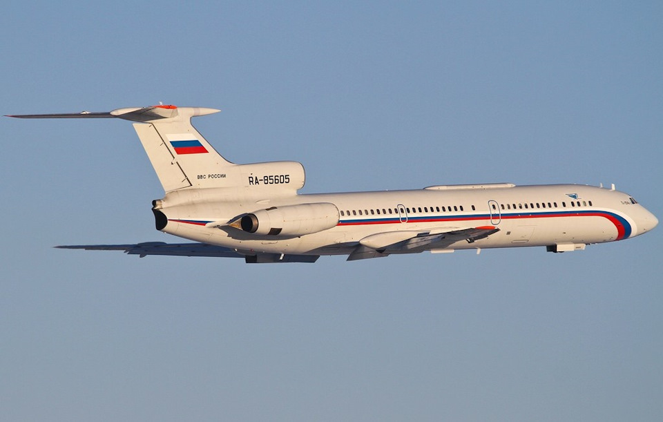 Из-за трещины в лобовом стекле не долетел до Новосибирска самолет Минобороны