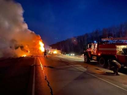 После ДТП на трассе сгорели два грузовика – погибла пассажирка