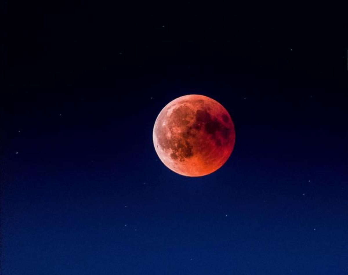 Кровавая Луна взошла над Новосибирском – трансляция