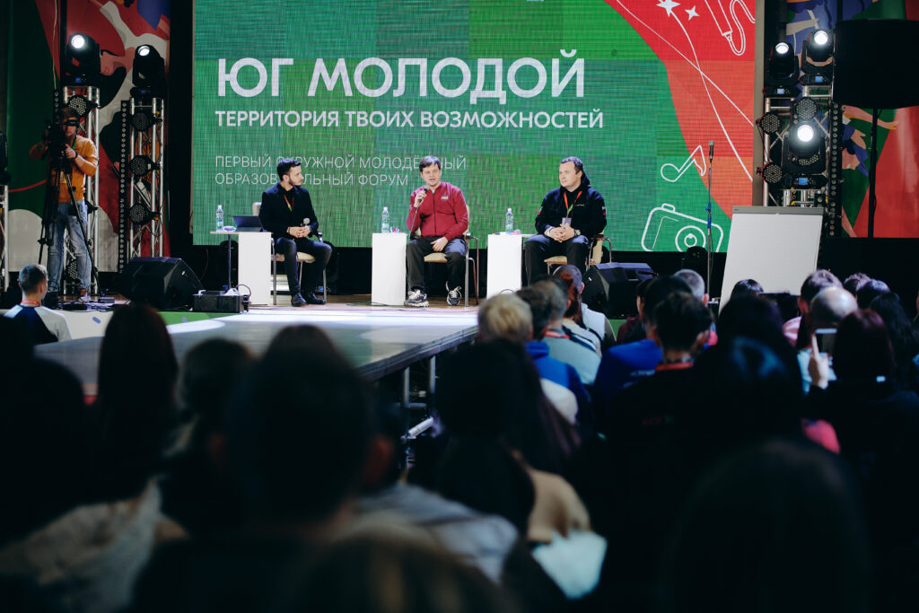 Теперь мы вместе: В Запорожской области стартовал первый молодежный форум