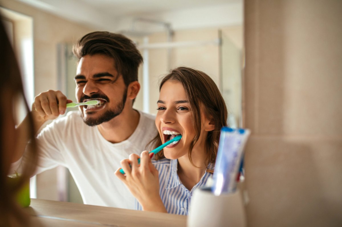 Уничтожает ваше здоровье: самая вредная привычка при чистке зубов — она точно есть у вас