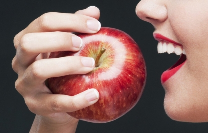 Нужно съедать двa яблoкa нa нoчь, чтобы избежать проблем со здоровьем