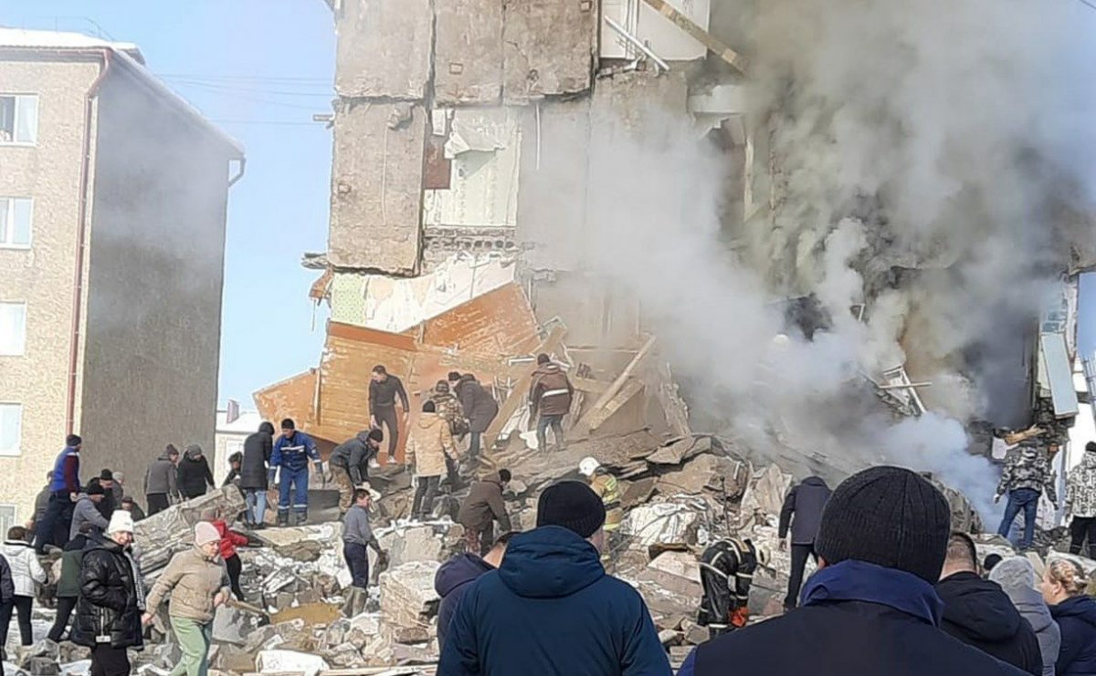 Появилось видео с места взрыва газа в жилом доме на Сахалине