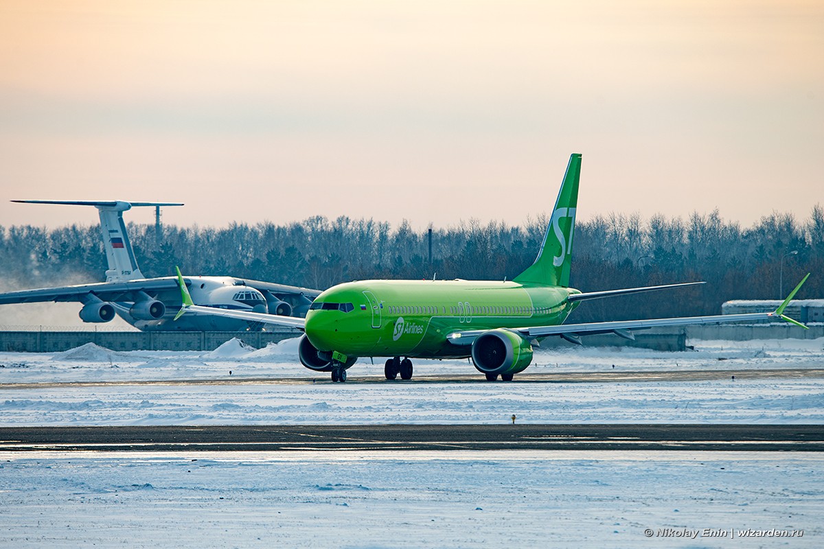 Самолет из Иркутска в Москву вынужденно приземлился в Новосибирске