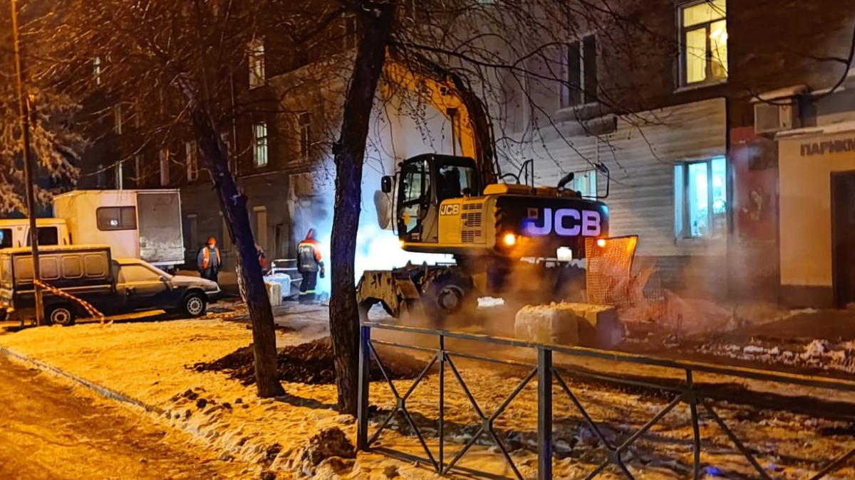 Продолжается ликвидация крупной аварии, которая оставила без тепла Дзержинский район Новосибирска