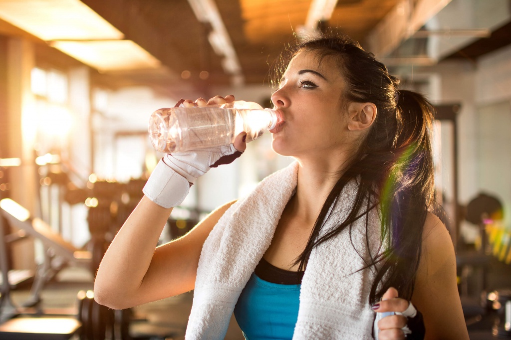Забудьте этот глупый совет выпивать ежедневно по два литра воды!