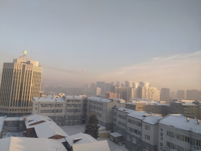 Смог окутал Новосибирск: режим черного неба продлен до 8 декабря