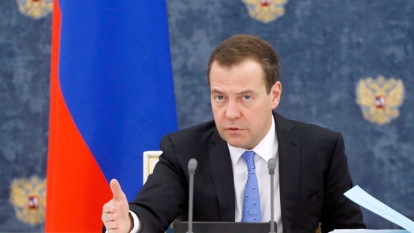 Медведев сравнил европейских лидеров с подгулявшими блогерами
