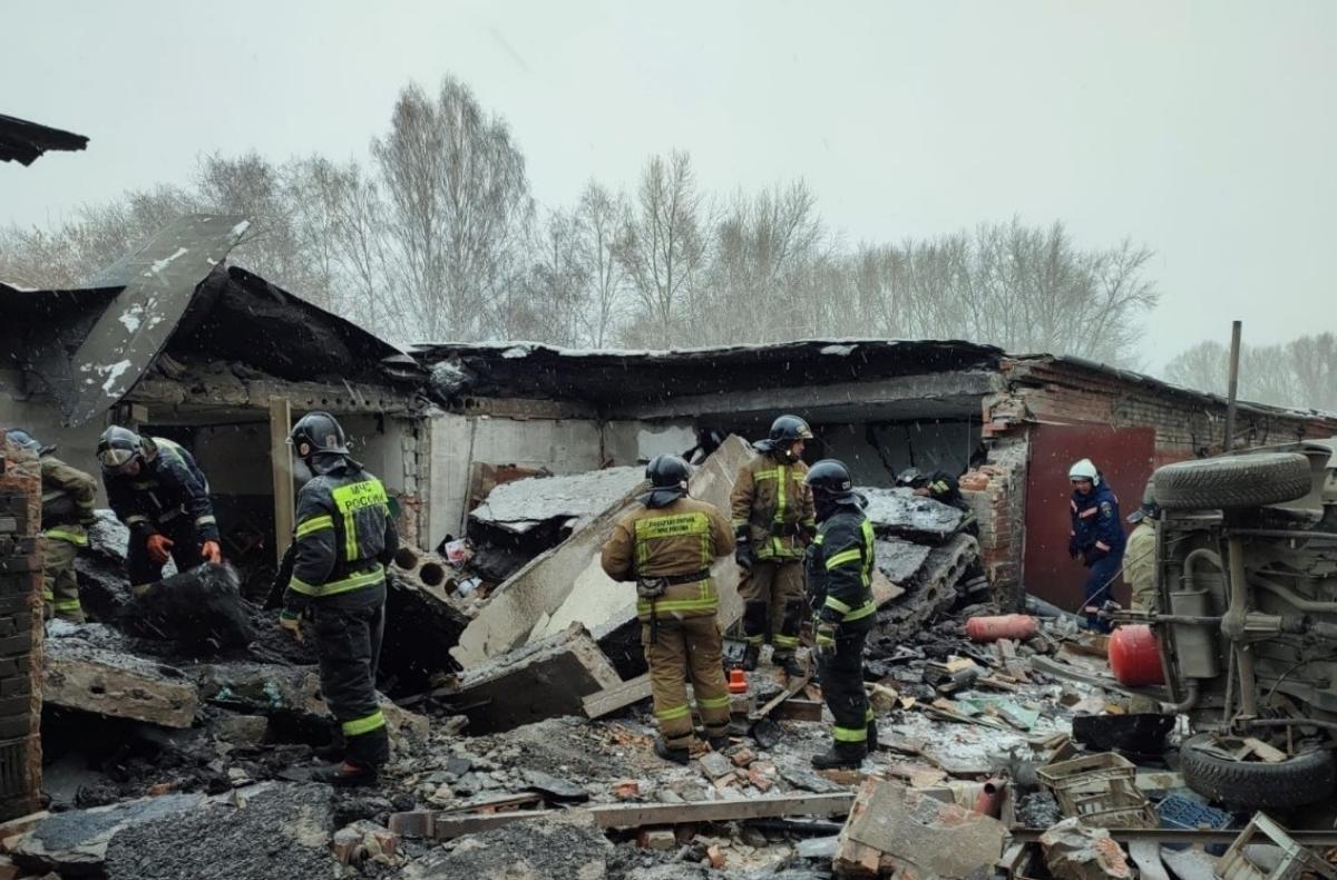 Десяток гаражей пострадал от взрыва в Новосибирске (ВИДЕО)