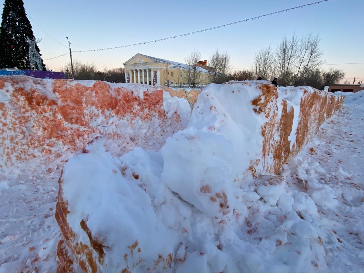 Снежный городок разгромили вандалы в Барабинске (ВИДЕО)