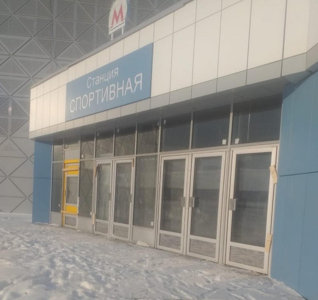 На станции «Спортивная» установили входные двери типа «метро»