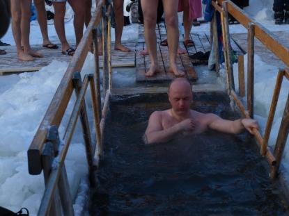 Из-за двойного льда еще один район отказался от организации купелей на Крещение