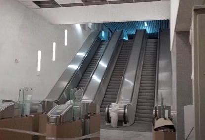 Еще месяц станцию метро «Спортивная» точно не сдадут – идут испытания эскалаторов