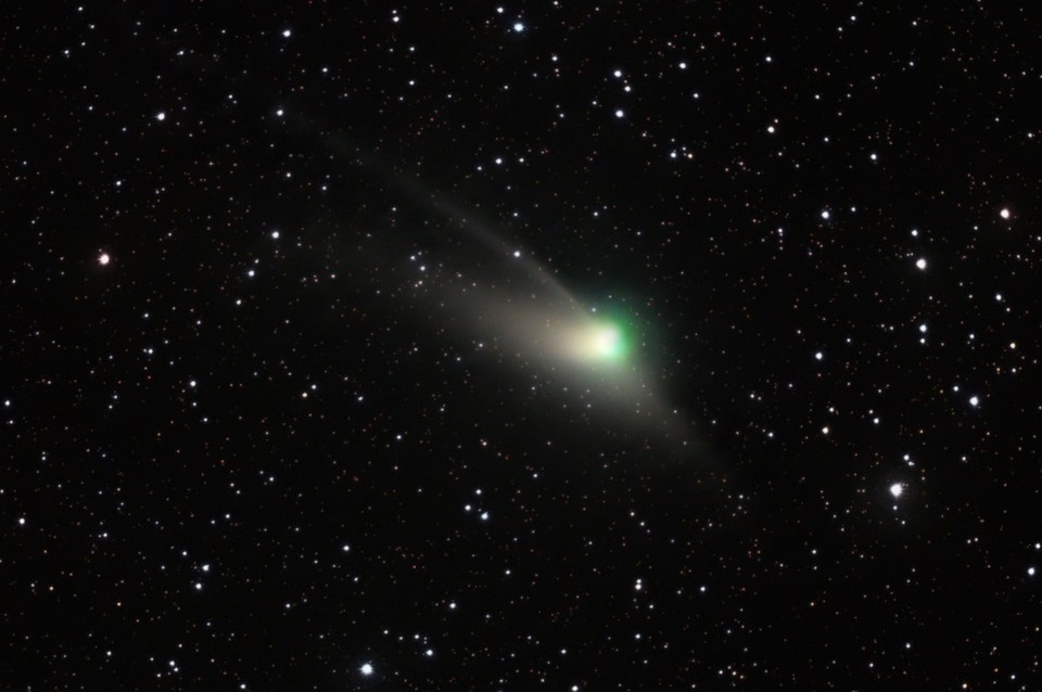 Новосибирские астрофотографы сняли уникальную зеленую комету ZTF