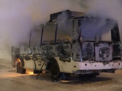 Пассажирский автобус сгорел около площади Кирова
