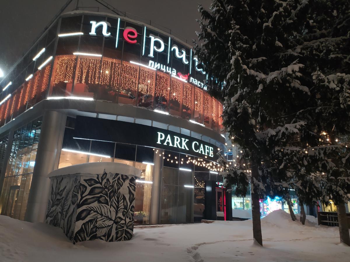 В центре Новосибирска 16 лет не могут снести трехэтажный самострой Park Cafe