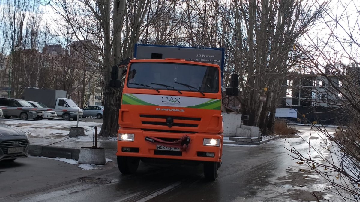 «Плавный переход»: в правительстве прокомментировали кучи мусора в центре Новосибирска