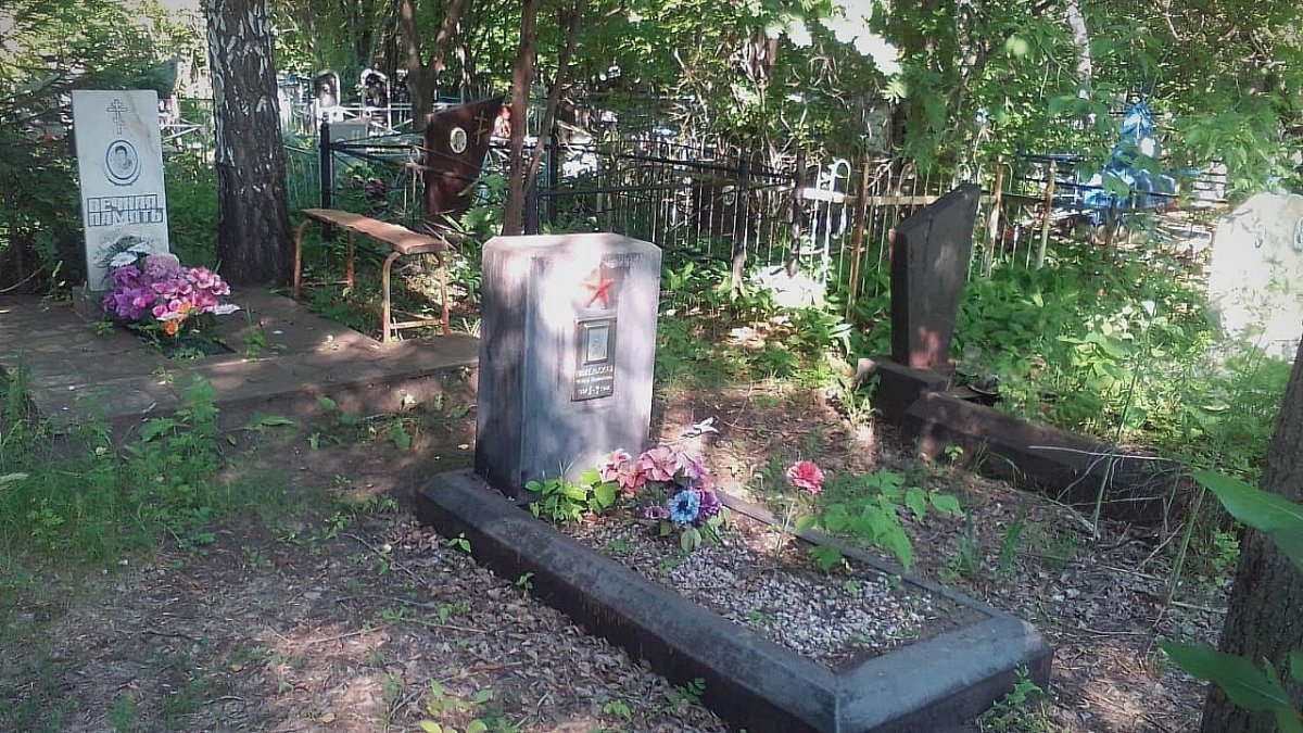 Неизвестные украли флаги ЧВК «Вагнер» с могил погибших бойцов в Бердске