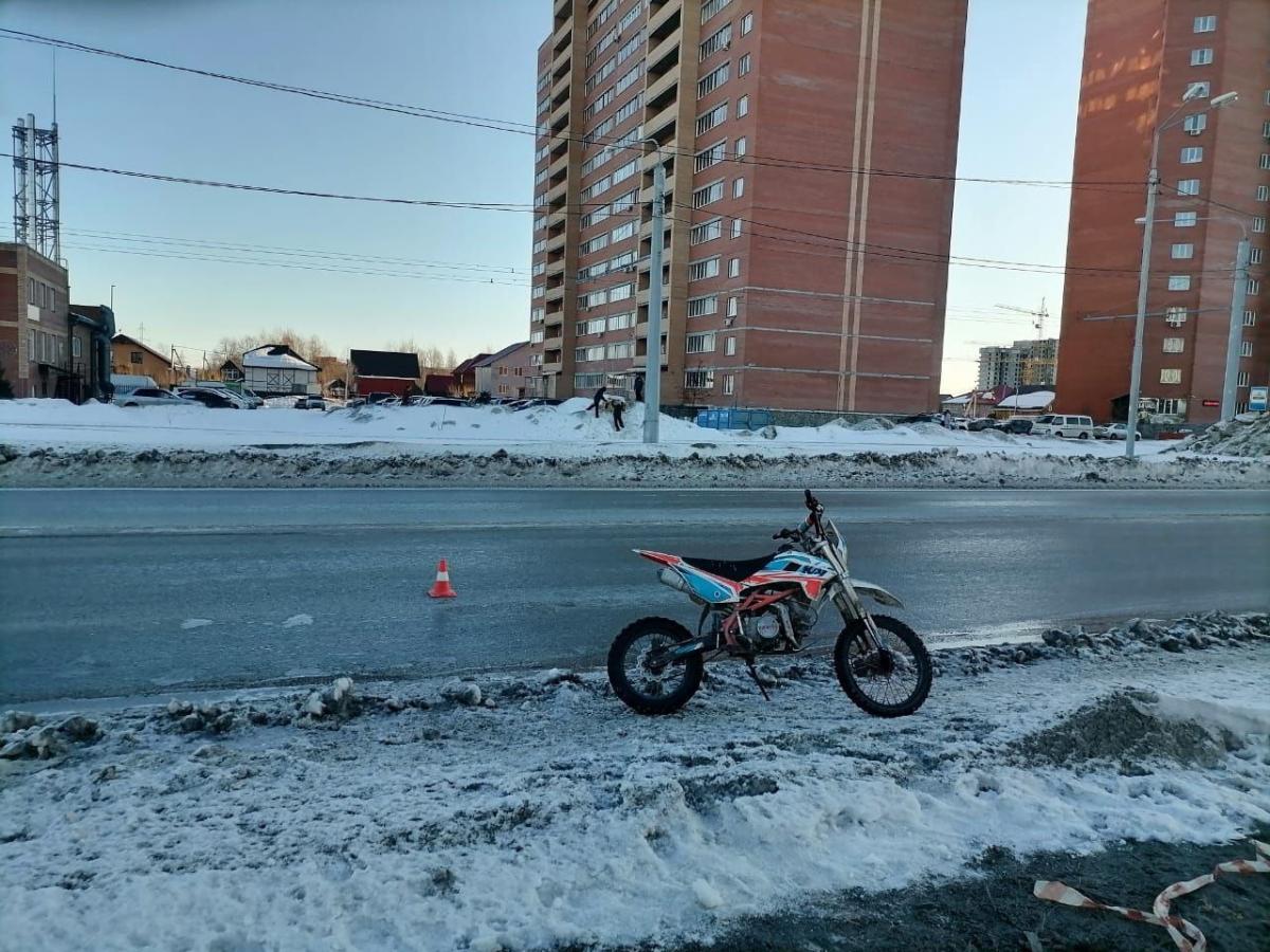 Подросток упал с питбайка на дорогу в Новосибирске