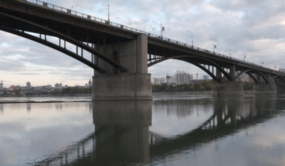 На Октябрьском мосту ограничат скорость до 50 километров в час