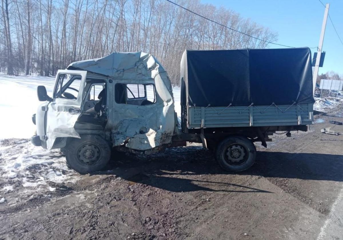 Водитель УАЗа умер в реанимации после ДТП с фурой на Чуйском тракте