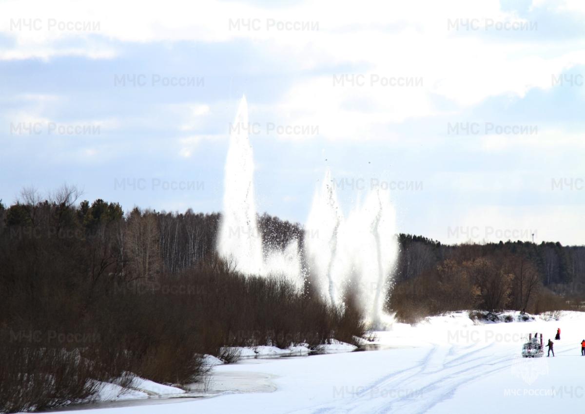 В Новосибирской области прогремели взрывы на реке Иня