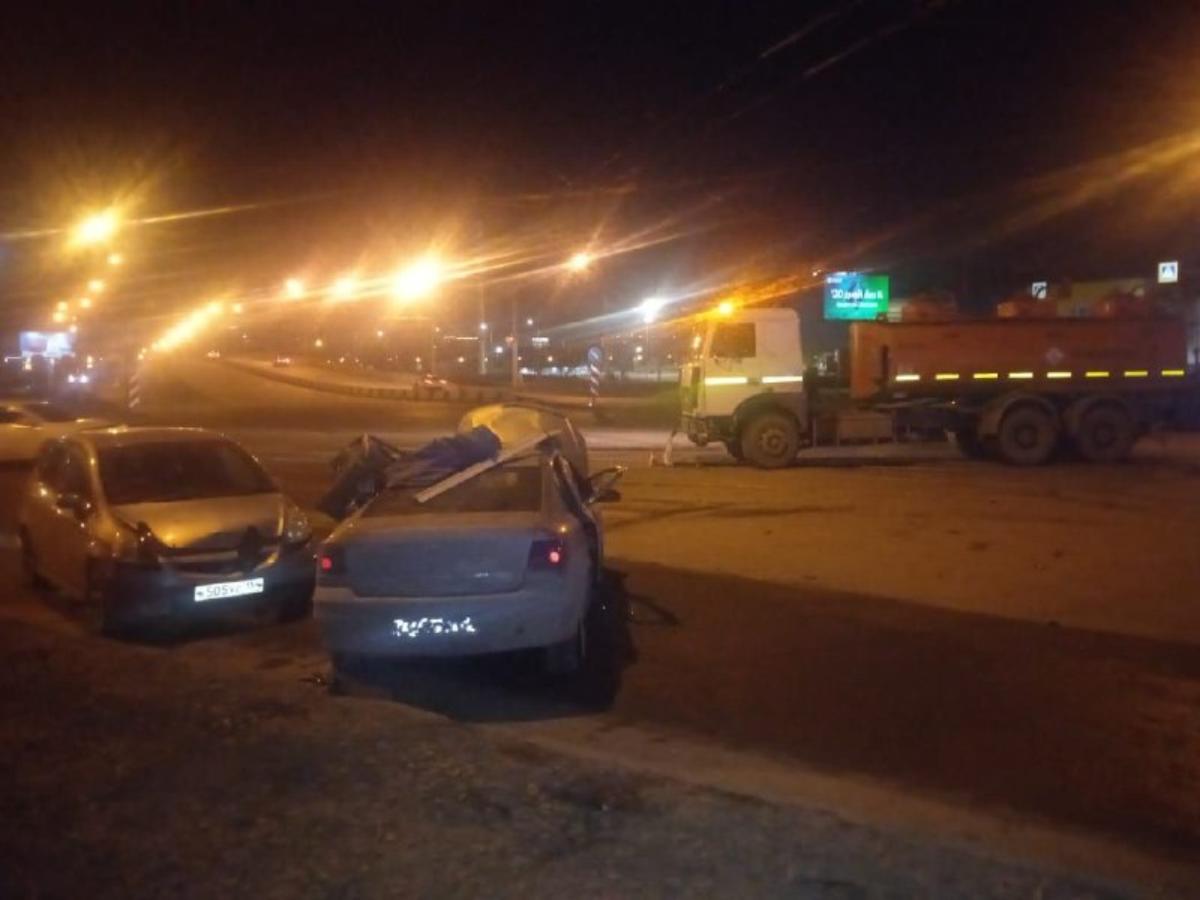 В Новосибирске в ДТП с МАЗ и «Хонда Фит» погиб водитель «Опель Астра»