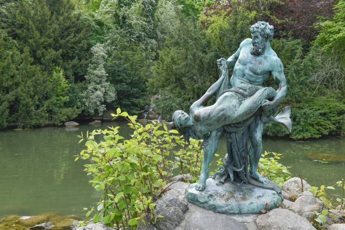 Из жизни идиотов: «Зеленые» в Германии требуют «прикрыть» скульптуру из-за сексизма