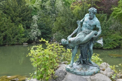 Из жизни идиотов: «Зеленые» в Германии требуют «прикрыть» скульптуру из-за сексизма