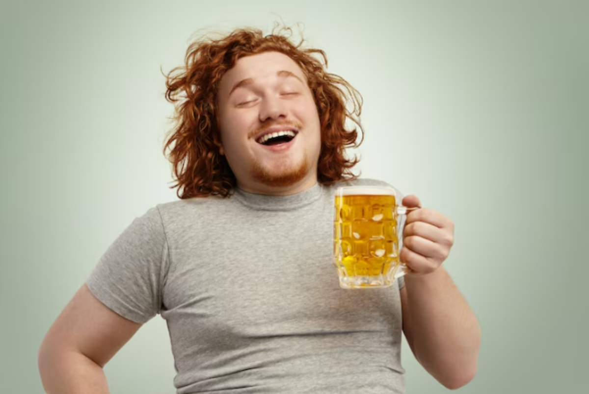 Мужчины пьющие женские гормоны. Мужчина с пивом. Мужики пьют пиво. Пиво эффект.