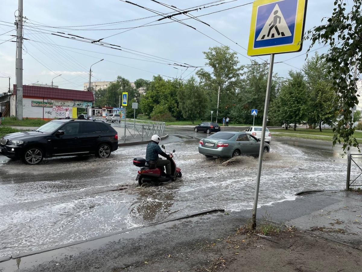 Новосибирск после поручения мэра по ливневкам ушел под воду