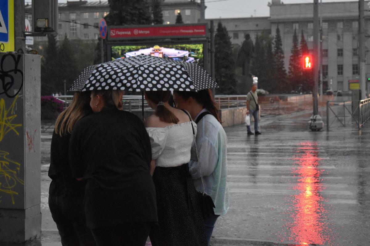 Шквалы до 28 метров в секунду: в МЧС предупредили о надвигающемся шторме