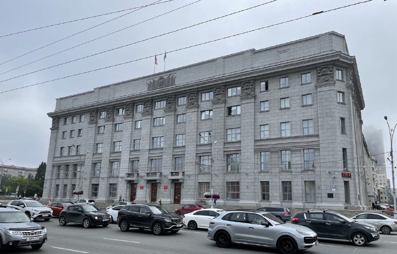 Чиновник мэрии Новосибирска втиснул свой личный магазин на Маркса