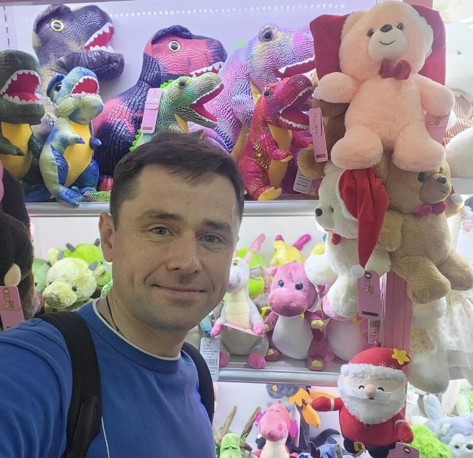 Депутат Госдумы Аксененко похвастался своим шопингом в Китае