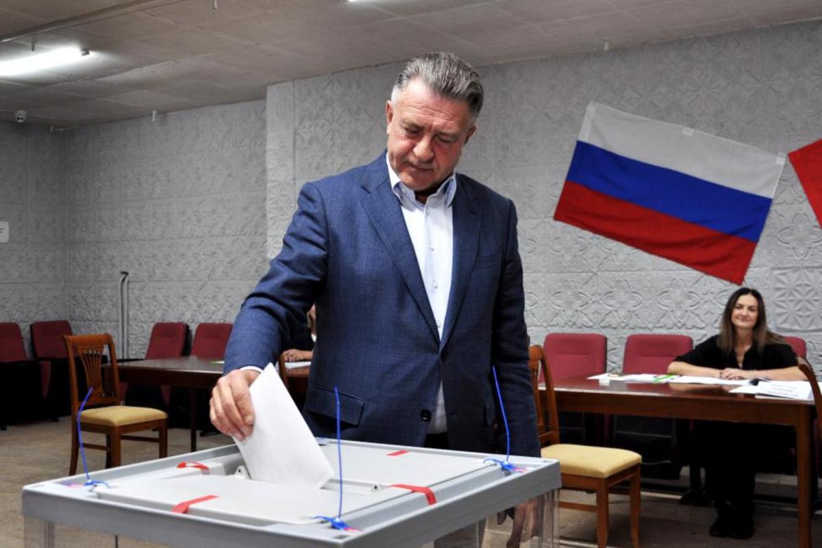 Новосибирские депутаты одни из первых проголосовали на выборах губернатора