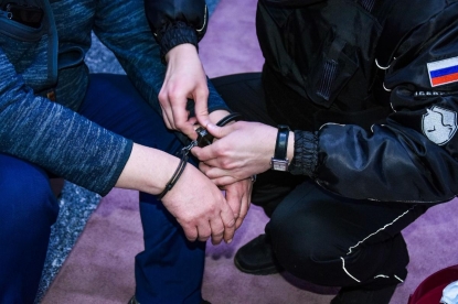 «Бил головой об остекление ТЦ»: мужчина избил свою возлюбленную в Новосибирске