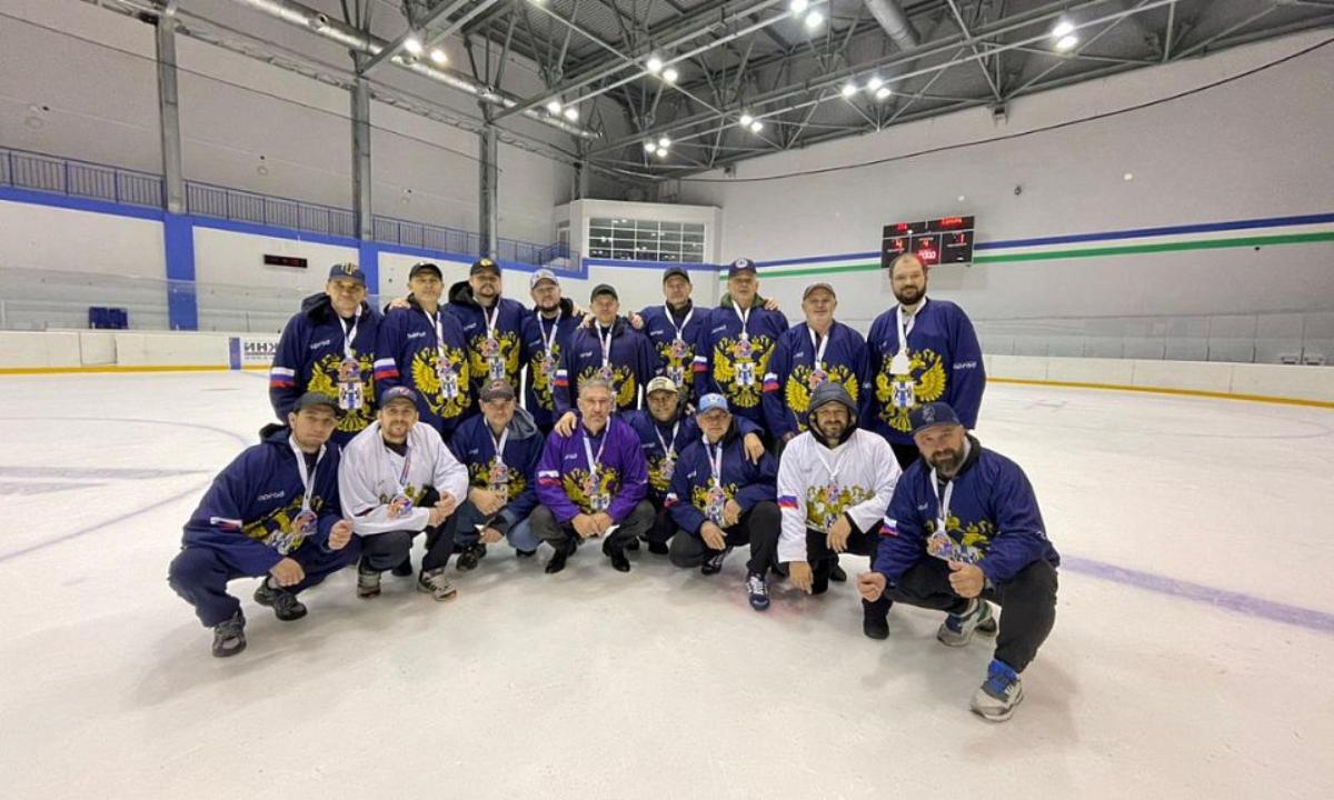 Глухие хоккеисты из Новосибирска забрали бронзу на турнире в Уфе