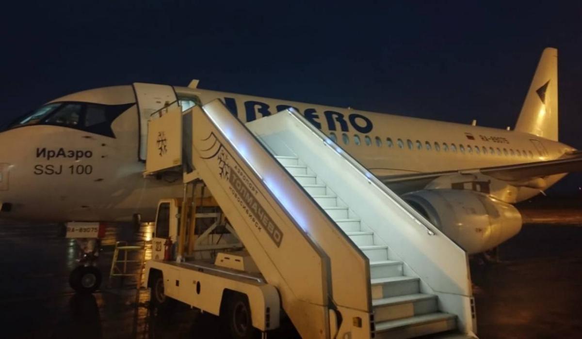 Пассажирский самолет из Новосибирска после взлета вернулся обратно из-за неисправности
