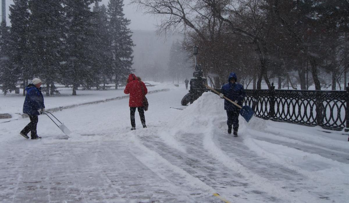 Новосибирск неизбежно засыпет снегом: парк зимней техники изношен на 86 %, почти половины дворников не хватает