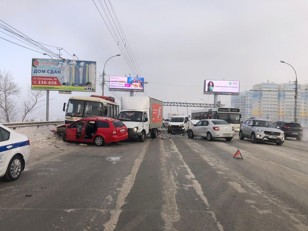 Стали известны подробности ДТП с пятью машинами на Димитровском мосту