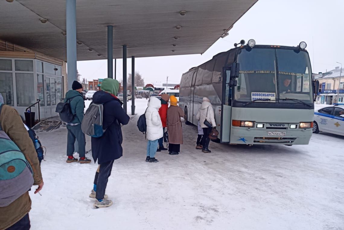 Автобус с 36 пассажирами заглох в -27 ℃ на новосибирской трассе