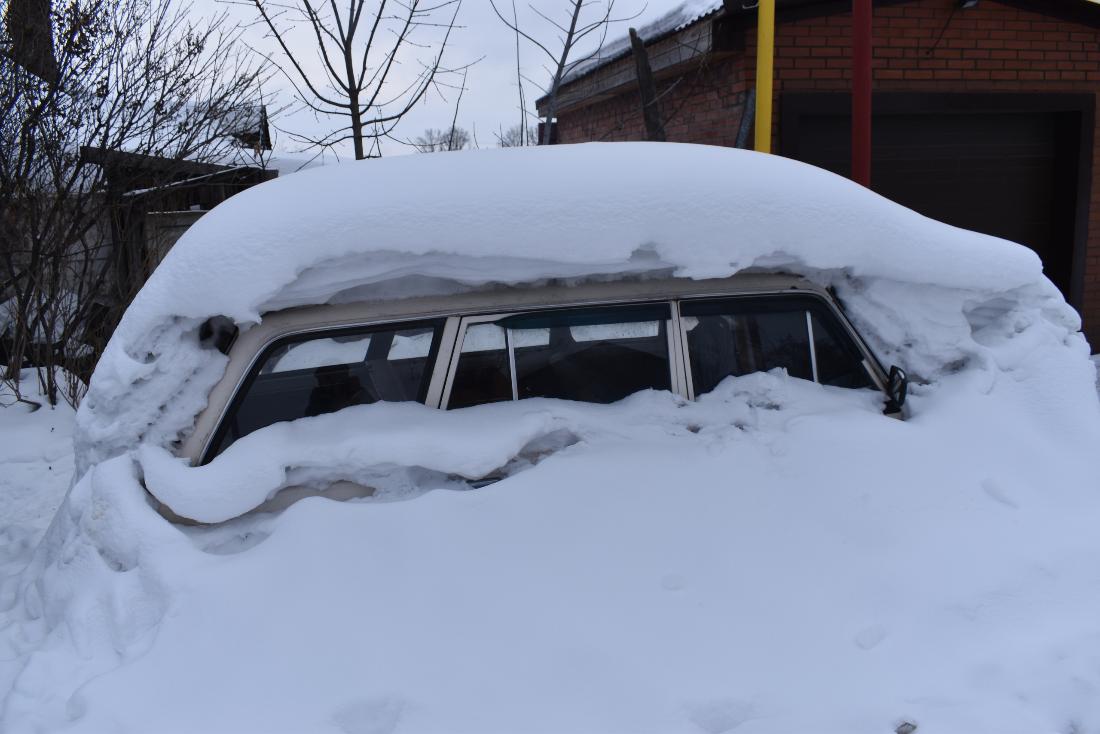 Мэрию Новосибирска обязали разобраться с брошенными автомобилями в городе