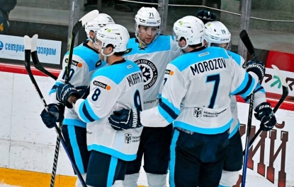 Хоккейная «Сибирь» с разгромным счетом обыграла московских «Витязей»