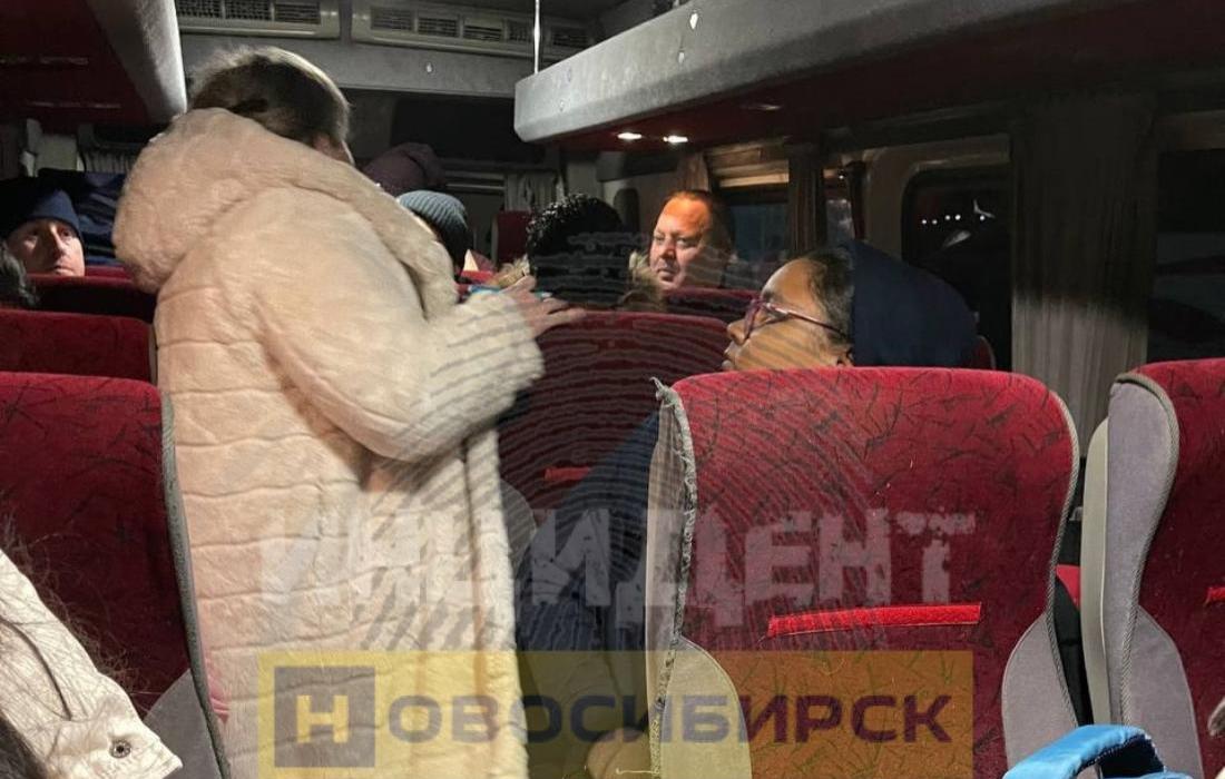 Водитель уснул: мужчина спас пассажиров в Новосибирской области