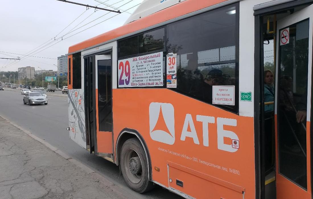 Суд обязал экипаж автобуса принимать отплату безналичными в Новосибирске