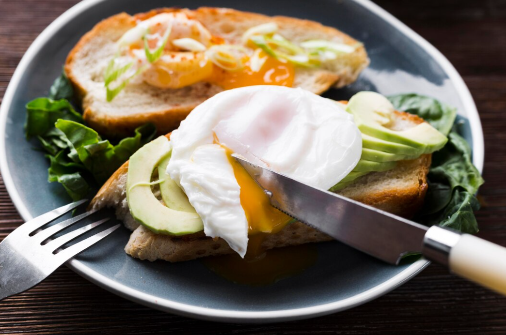 Идеальное яйцо-пашот с первого раза! Теперь будете готовить только так – не понадобятся воронки, пакетики и уксус