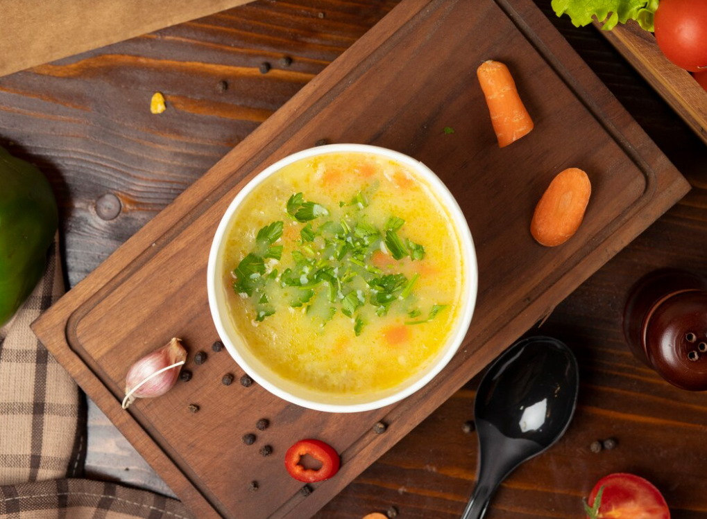 Превратите обычный куриный суп в изысканное блюдо от шефа – понадобятся ингредиенты, которые есть на каждой кухне