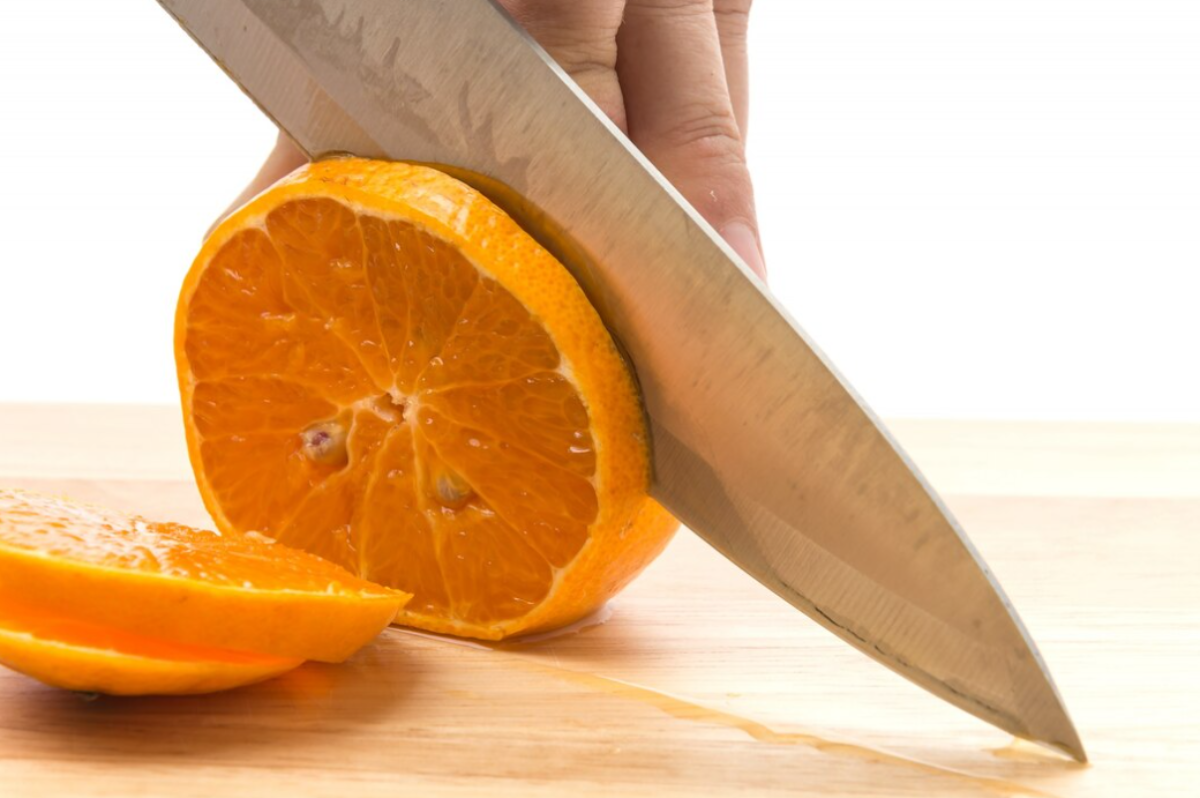 Ешьте апельсин, но не спешите выбрасывать кожуру – из нее можно сделать ценное удобрение